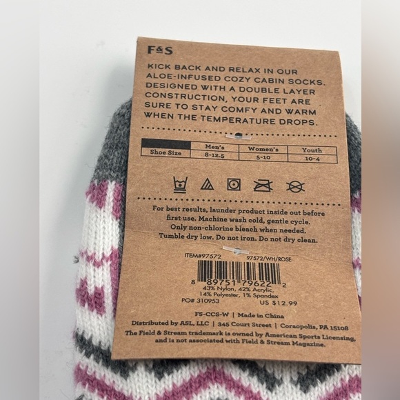 🌟 Cozy Cabin Socks - New 🌟 - Picture 5 of 5